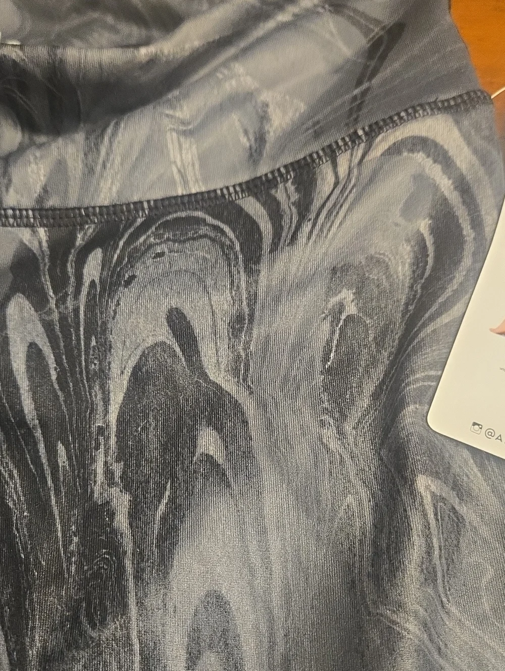 Nwt ALO Yoga Marble-Print Cropped Leggings in Gray Tones Size Small